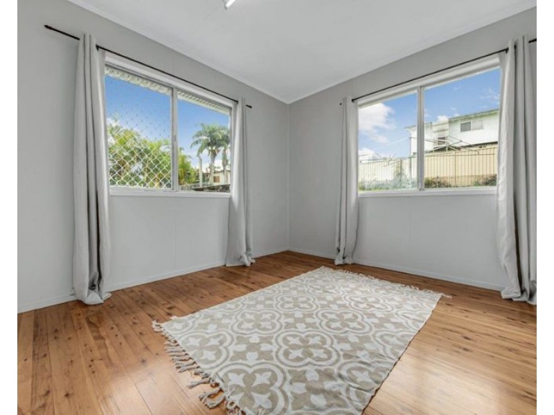 10 Wilkins Street, West Gladstone QLD 4680