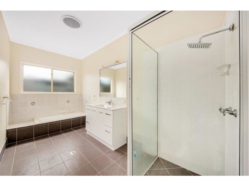 64 Penda Avenue, New Auckland QLD 4680