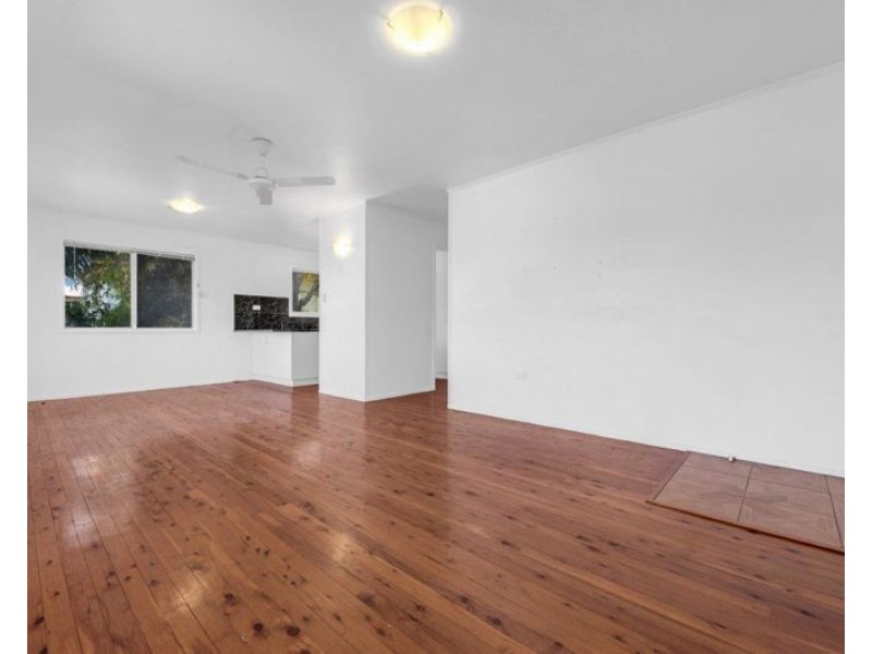 12 Wilkins Street, West Gladstone QLD 4680