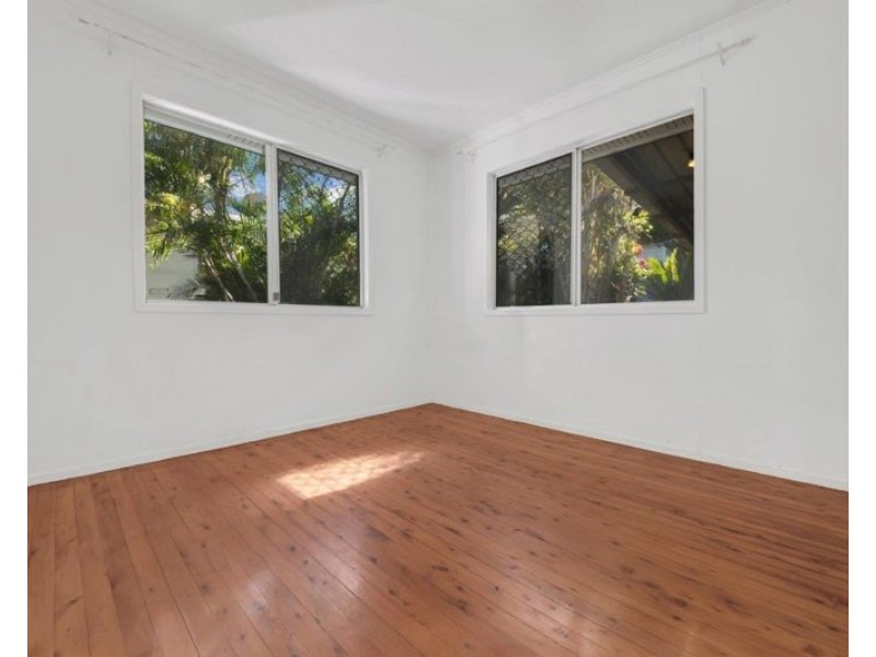 12 Wilkins Street, West Gladstone QLD 4680