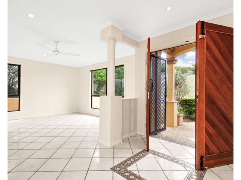 26 Wivenhoe Close, Clinton QLD 4680