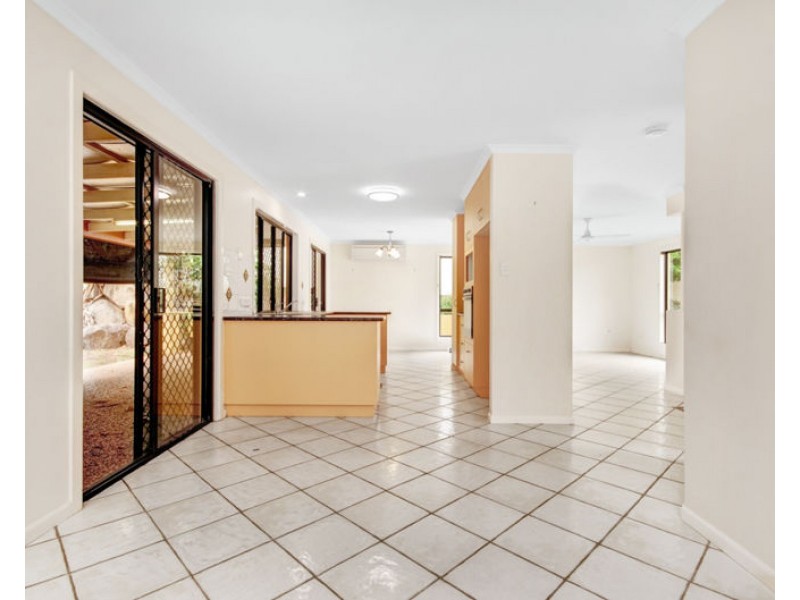 26 Wivenhoe Close, Clinton QLD 4680