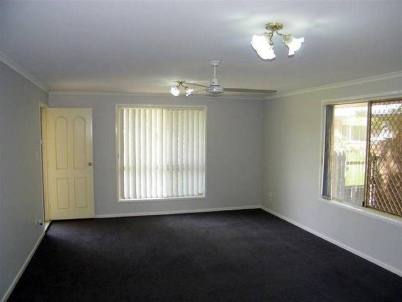 16 Rosslyn Close, Clinton QLD 4680