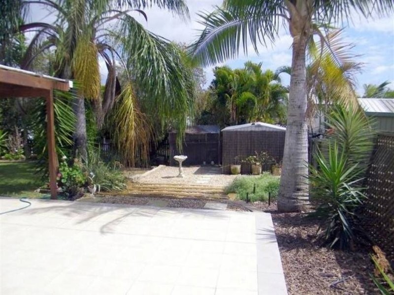 16 Rosslyn Close, Clinton QLD 4680