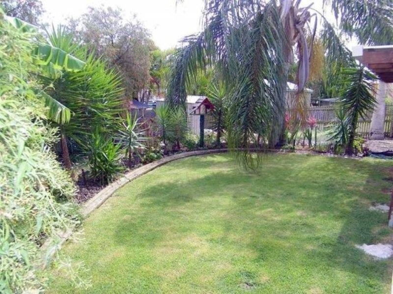 16 Rosslyn Close, Clinton QLD 4680