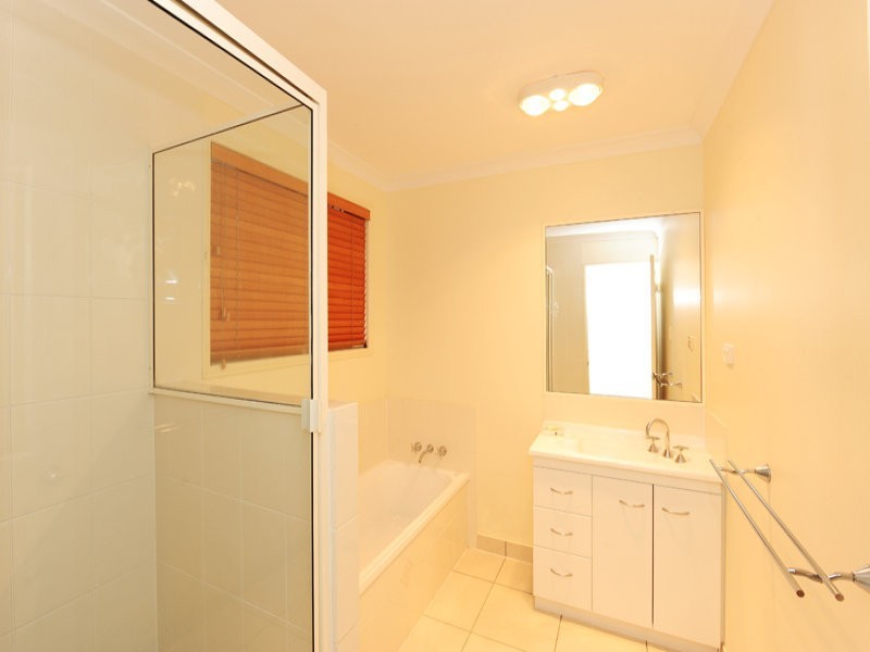 4 Kinchant Street, Clinton QLD 4680