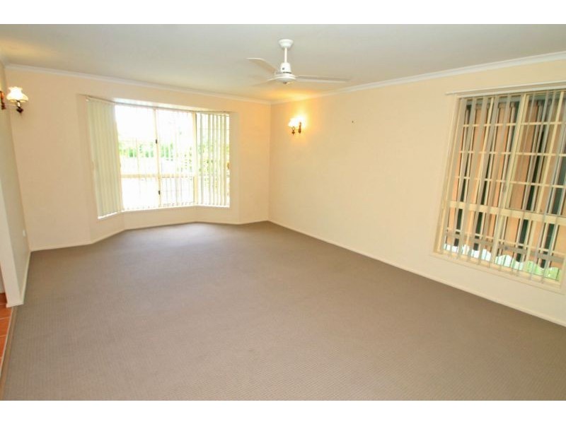 1 Birmingham Close, Telina QLD 4680