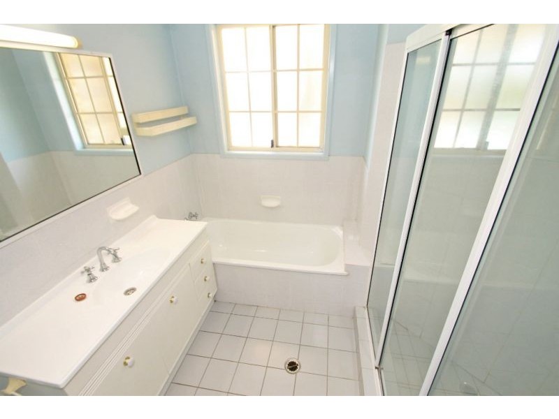 1 Birmingham Close, Telina QLD 4680