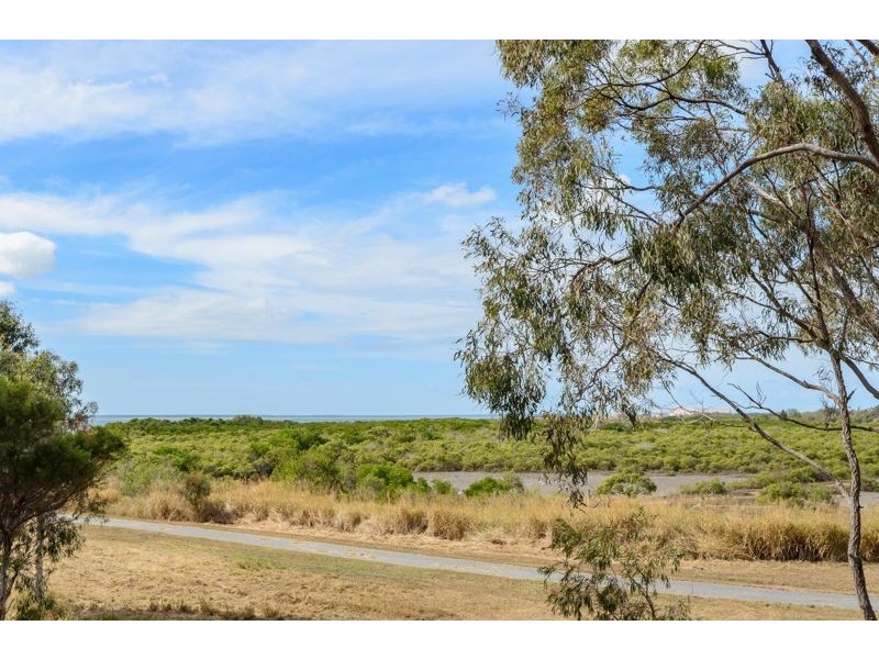 77 Sutton Street, Barney Point QLD 4680