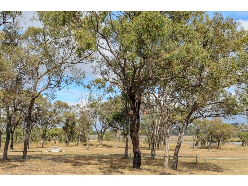 77 Sutton Street, Barney Point QLD 4680