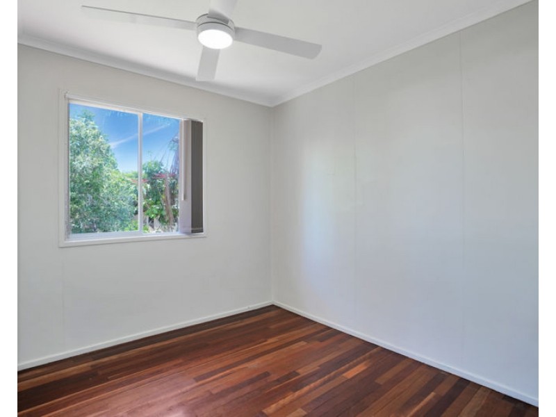 18 Pashley Street, Clinton QLD 4680