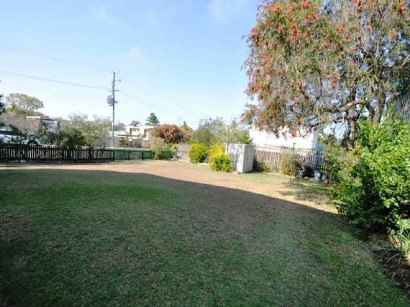 27 Yukana Street, Boyne Island QLD 4680