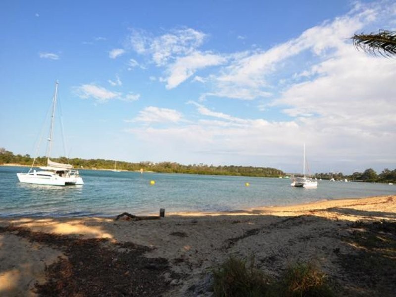 27 Yukana Street, Boyne Island QLD 4680