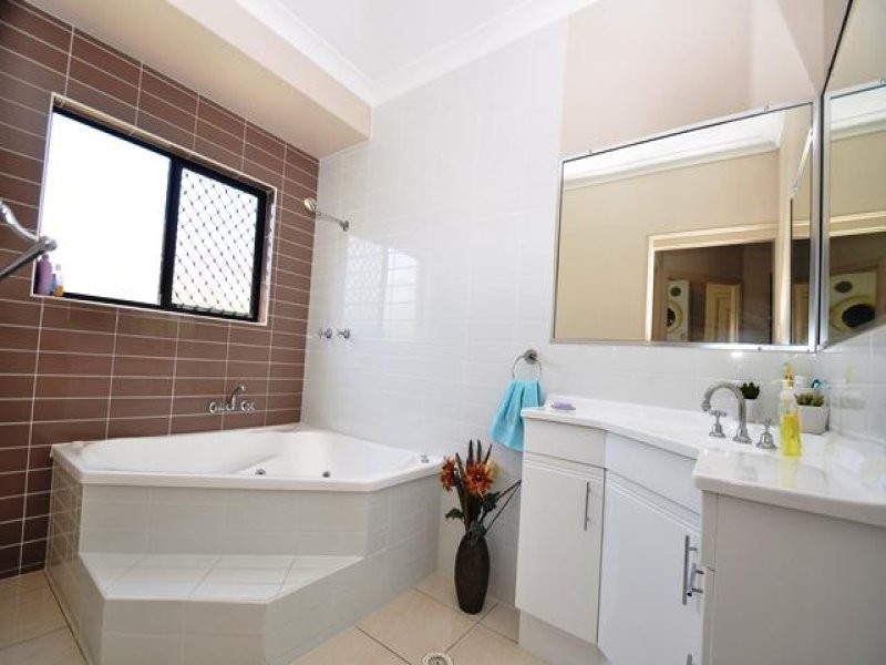 13 Jumbuck Court, Glen Eden QLD 4680