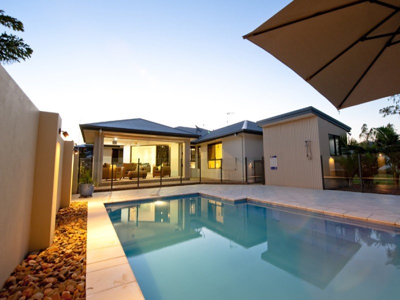 8 Billabong Drive, Glen Eden QLD 4680