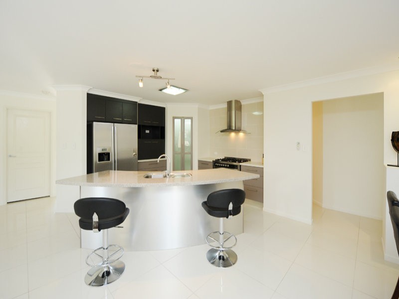 8 Billabong Drive, Glen Eden QLD 4680