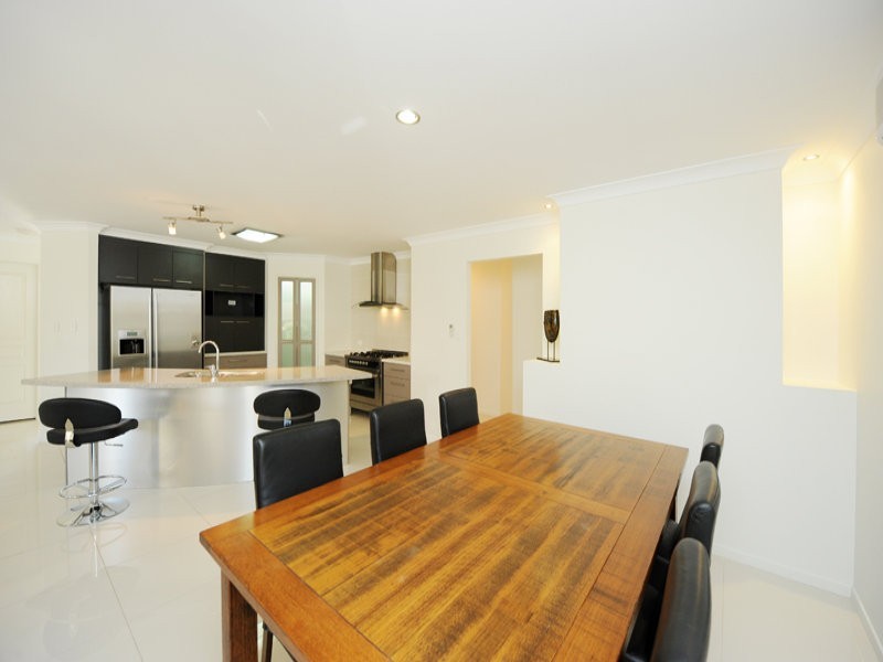 8 Billabong Drive, Glen Eden QLD 4680