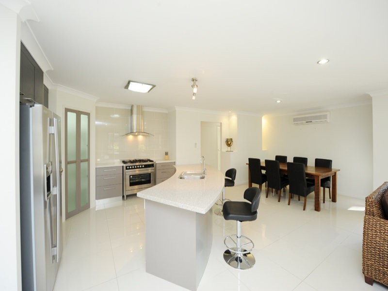 8 Billabong Drive, Glen Eden QLD 4680