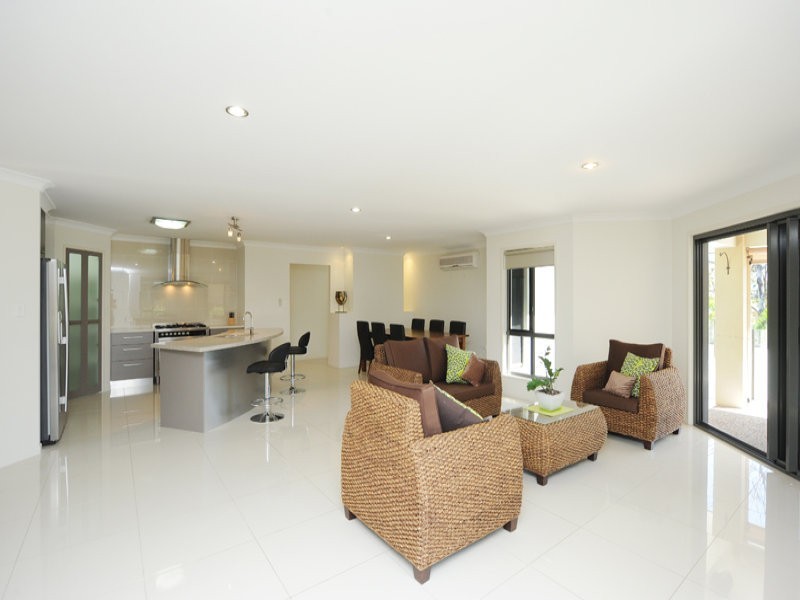 8 Billabong Drive, Glen Eden QLD 4680