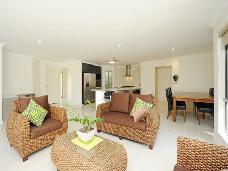 8 Billabong Drive, Glen Eden QLD 4680