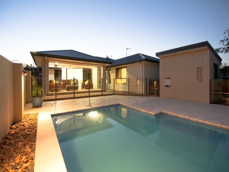 8 Billabong Drive, Glen Eden QLD 4680