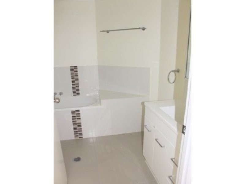 1 & 2/21 Parsloe Street, Telina QLD 4680