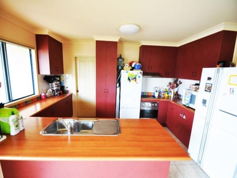 8 Stitt Close, Glen Eden QLD 4680