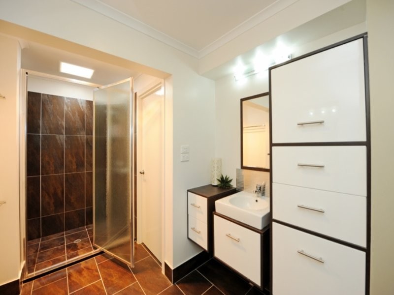 11 Christian Court, Glen Eden QLD 4680