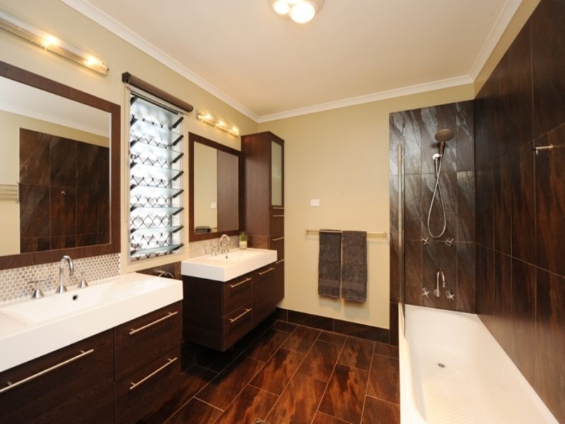 11 Christian Court, Glen Eden QLD 4680