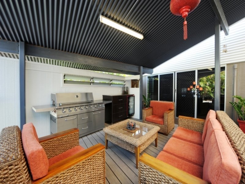 11 Christian Court, Glen Eden QLD 4680