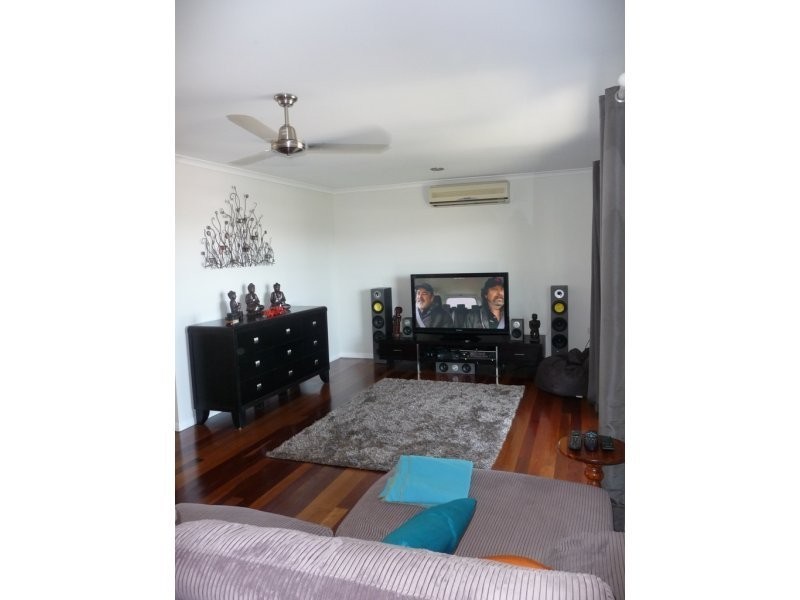 11 Cockatoo Drive, New Auckland QLD 4680