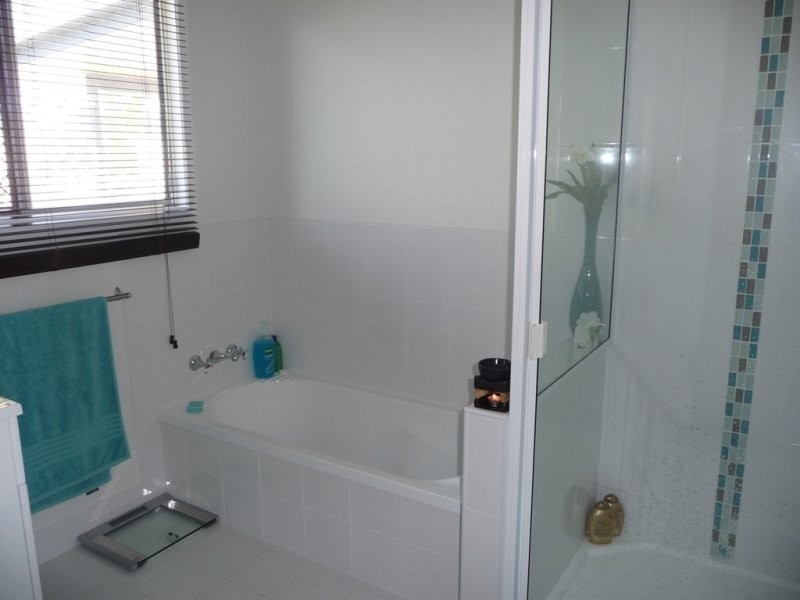 11 Cockatoo Drive, New Auckland QLD 4680