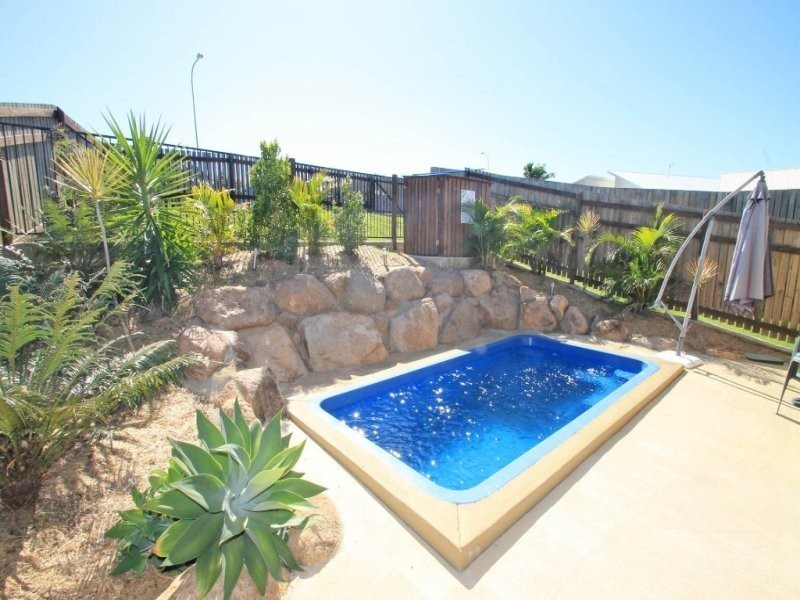 8 Christian Court, Glen Eden QLD 4680