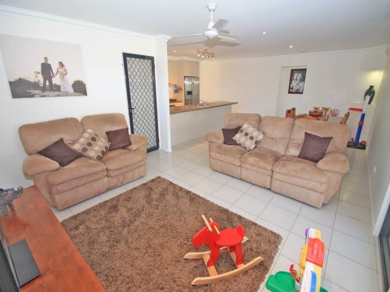 8 Christian Court, Glen Eden QLD 4680