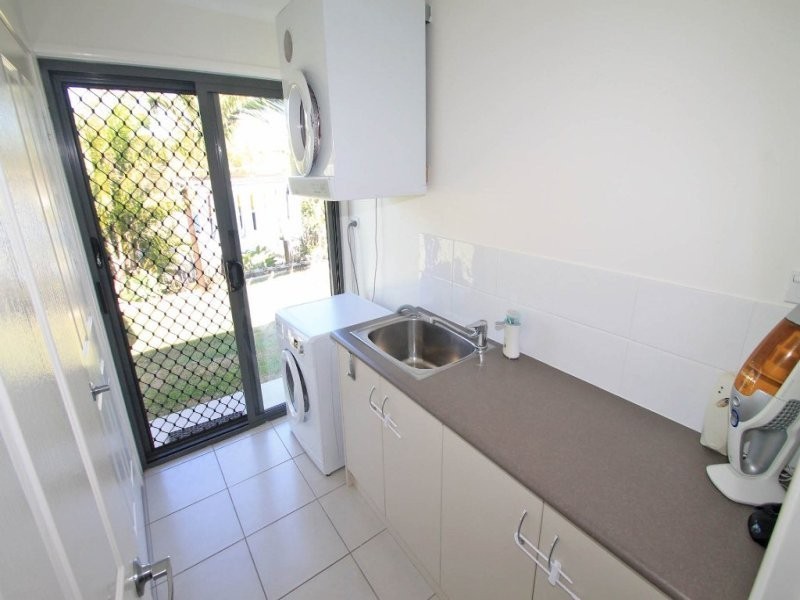 8 Christian Court, Glen Eden QLD 4680