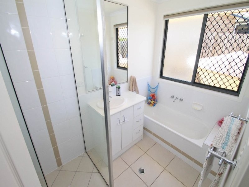 8 Christian Court, Glen Eden QLD 4680