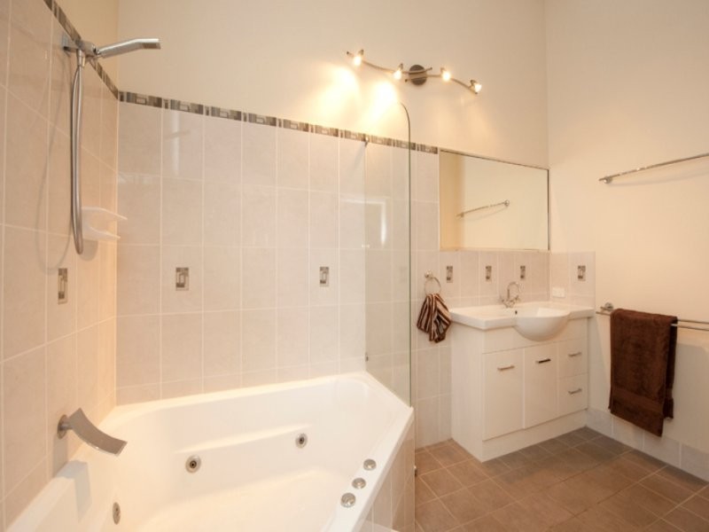 13 Cania Way, Clinton QLD 4680