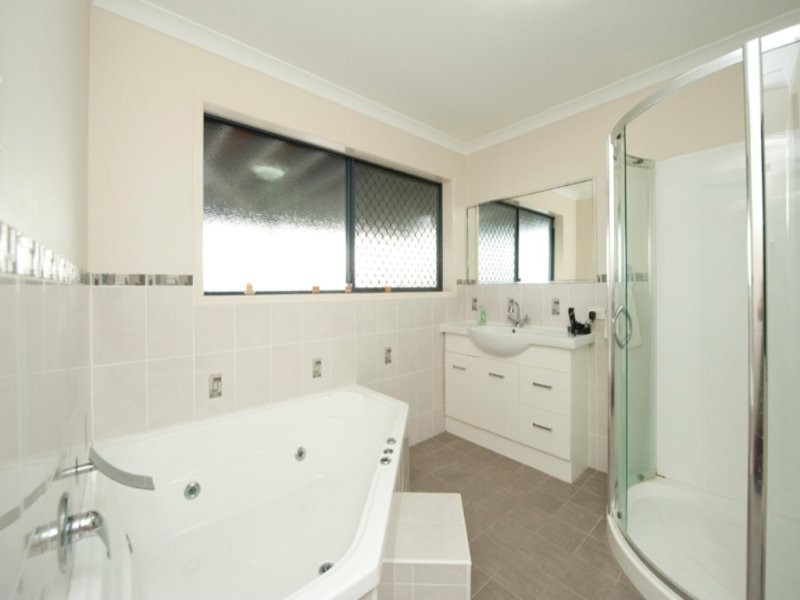 13 Cania Way, Clinton QLD 4680