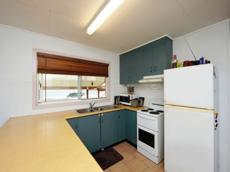 19 Pershouse Street, Barney Point QLD 4680