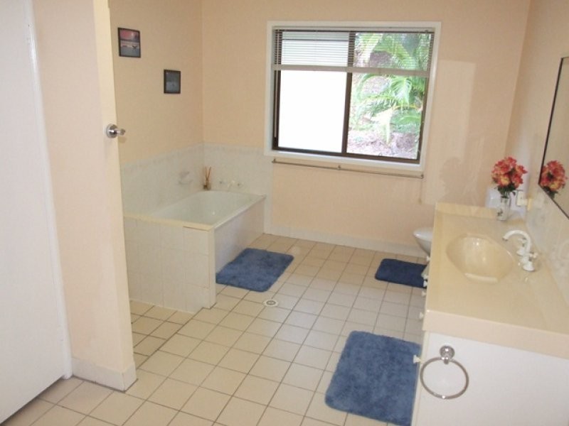 49 Helen Crescent, Wurdong Heights QLD 4680