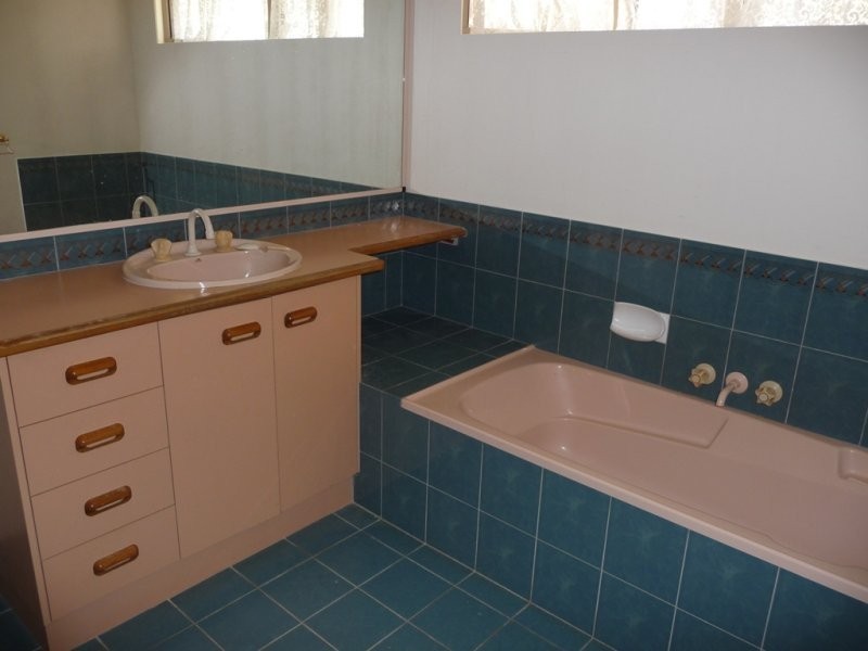 42 Aramac Drive, Clinton QLD 4680