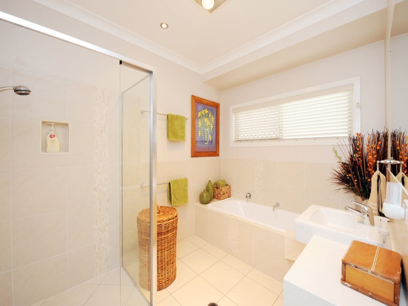32 Wyara Close, Clinton QLD 4680