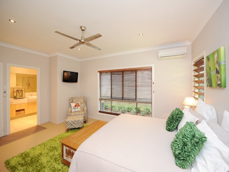 32 Wyara Close, Clinton QLD 4680
