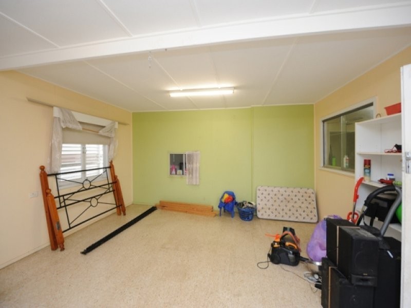 23 Larsen Street, West Gladstone QLD 4680