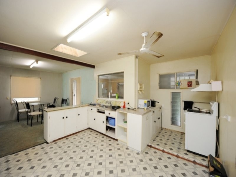 23 Larsen Street, West Gladstone QLD 4680