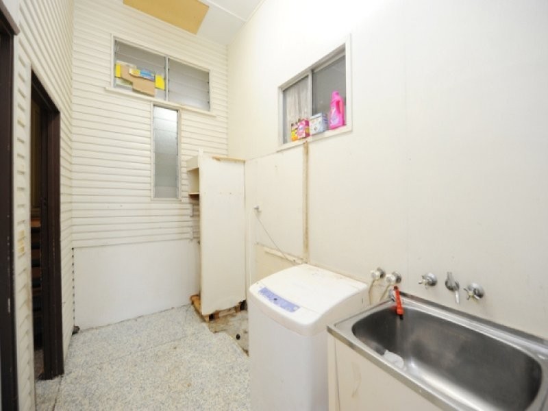 23 Larsen Street, West Gladstone QLD 4680