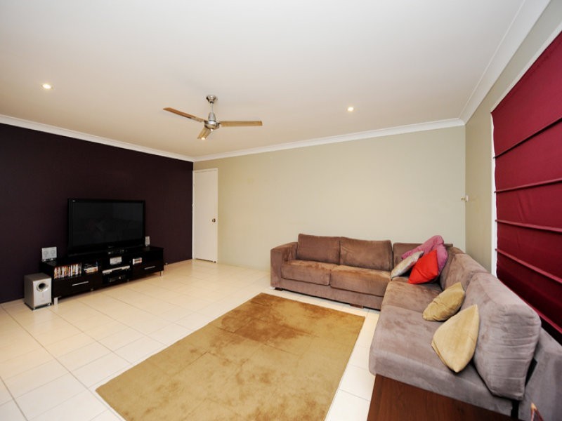 14 Viewpoint Way, New Auckland QLD 4680