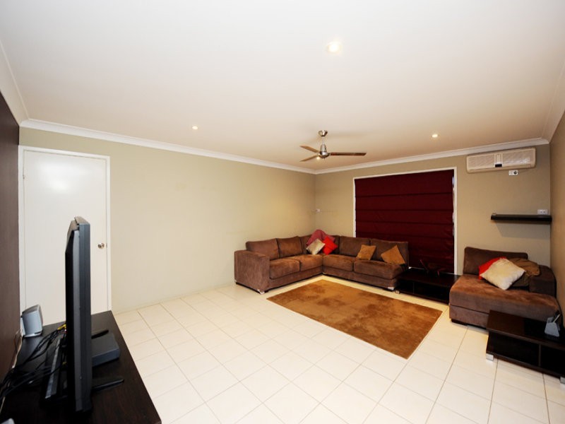 14 Viewpoint Way, New Auckland QLD 4680