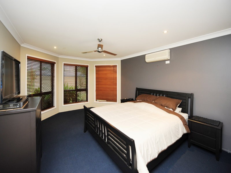 14 Viewpoint Way, New Auckland QLD 4680