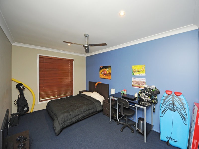 14 Viewpoint Way, New Auckland QLD 4680